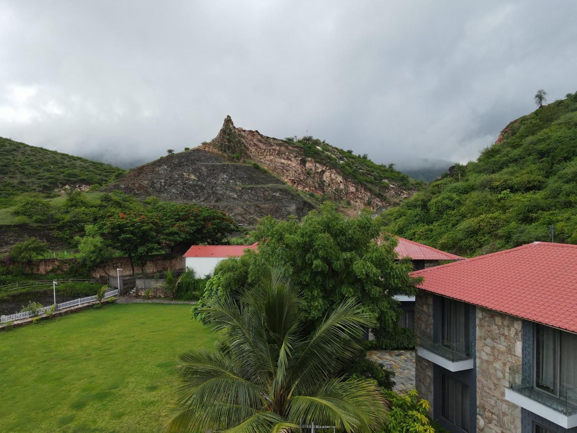 The Divine Hills Resort Nai Exterior photo